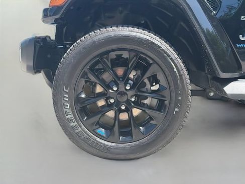Used 2023 Jeep Wrangler Unlimited Sahara AWD/4WD image 41