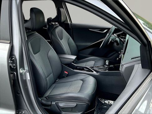 Used 2023 Kia Niro EX Touring FWD image 28