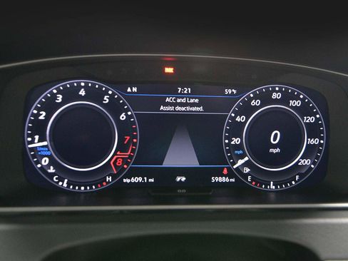 Used 2018 Volkswagen Golf 4-Door image 12