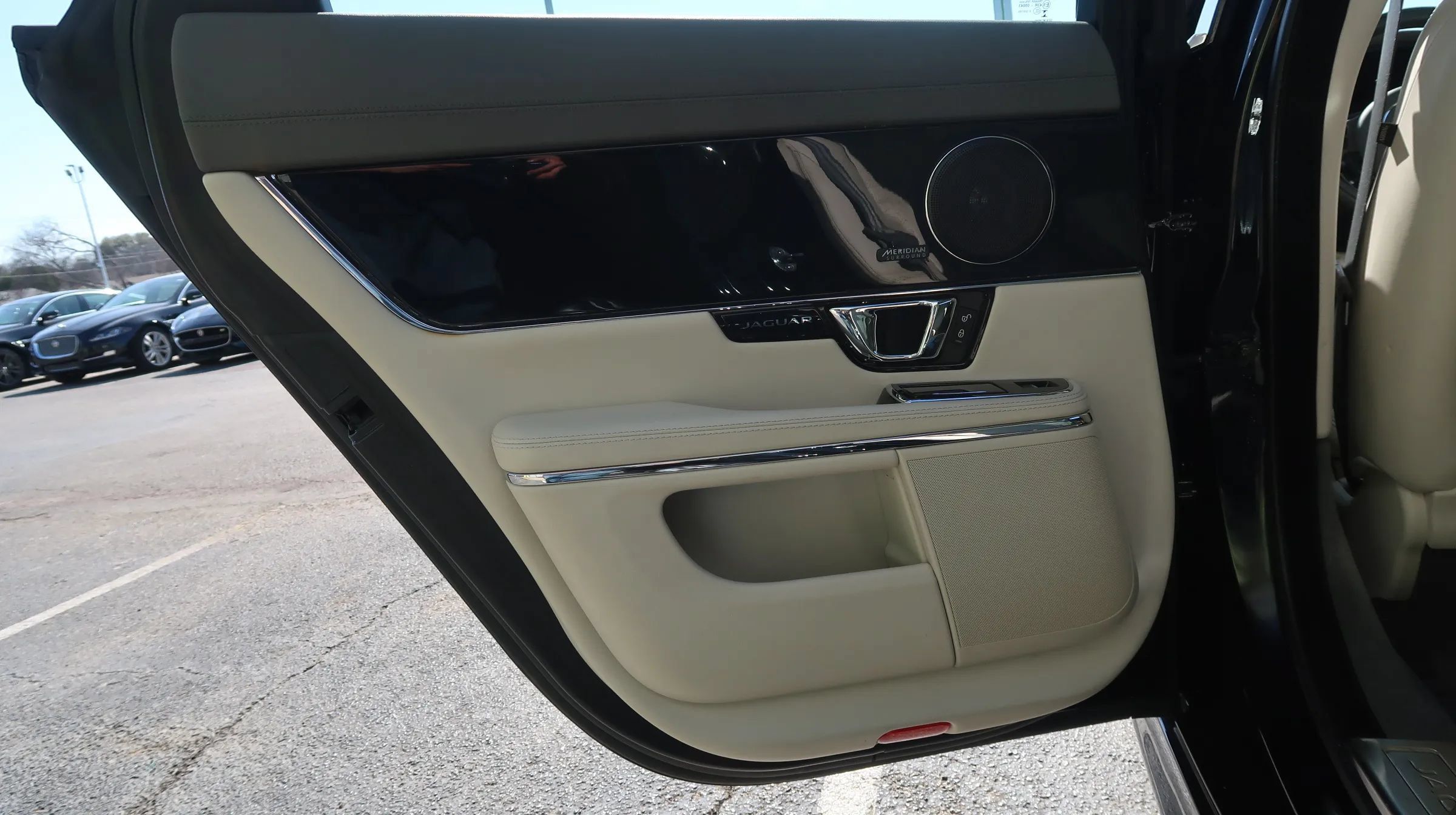 Used 2017 Jaguar XJ R-Sport RWD image 53