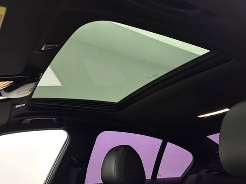 Used 2019 BMW 530i w/ Convenience Package image 4