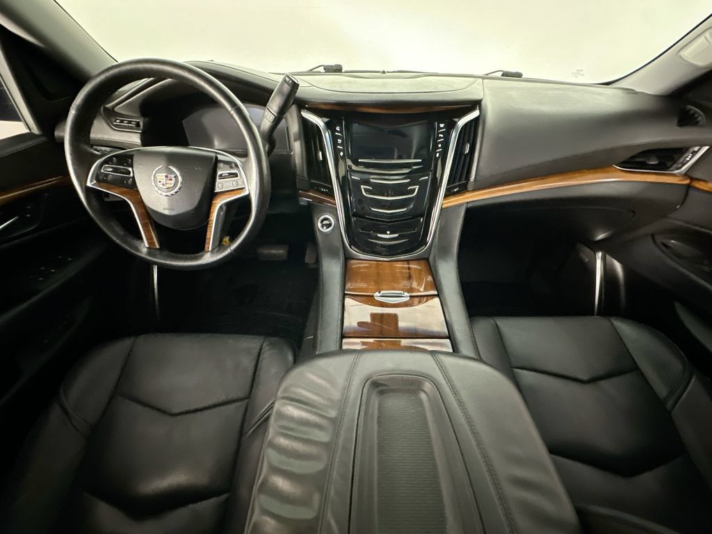 Used 2015 Cadillac Escalade Luxury AWD/4WD image 10