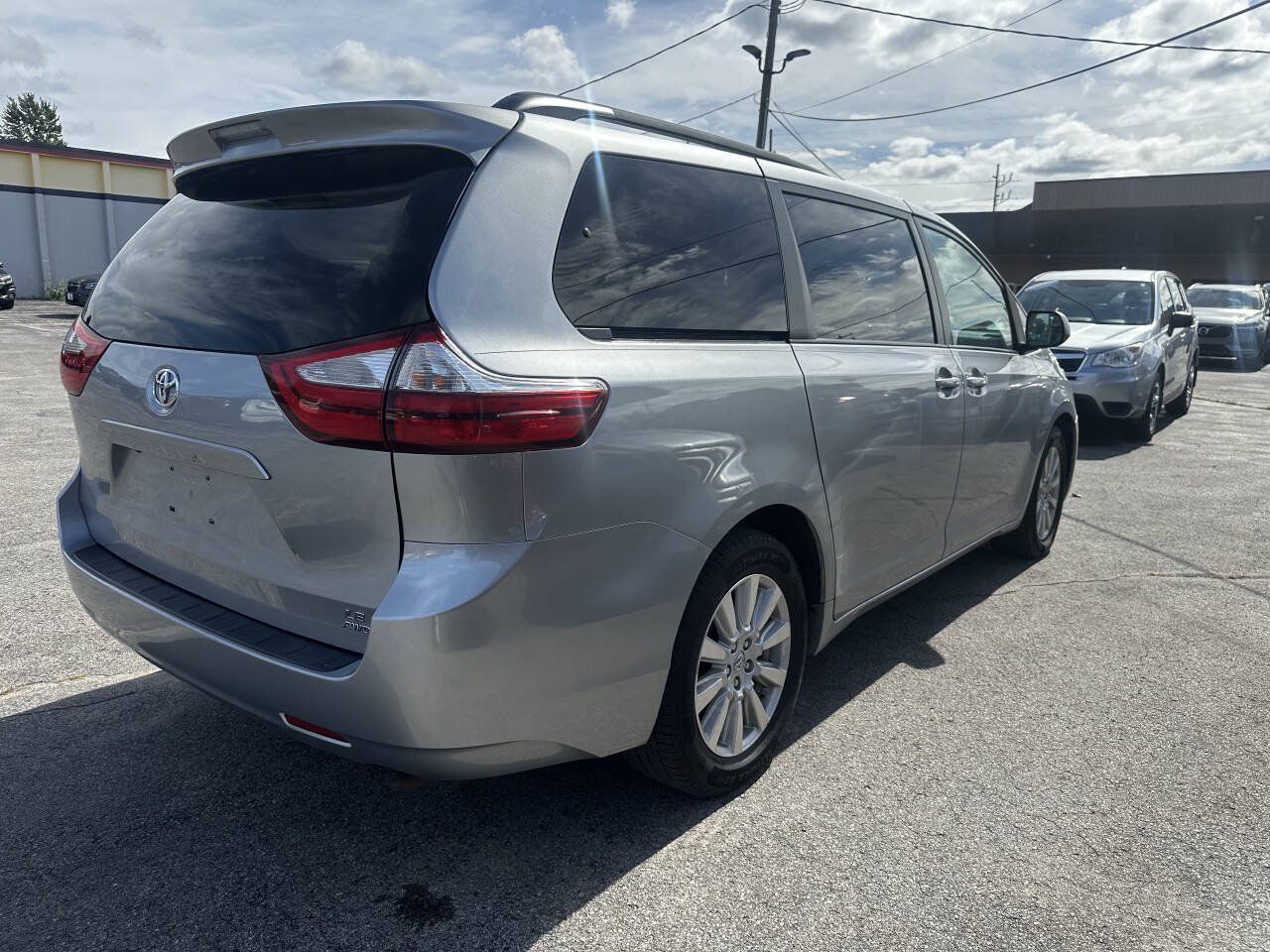 Used 2017 Toyota Sienna LE AWD/4WD image 5