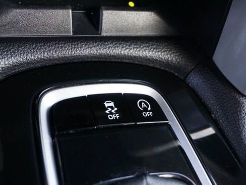 Used 2025 Toyota Corolla Cross XLE FWD image 26