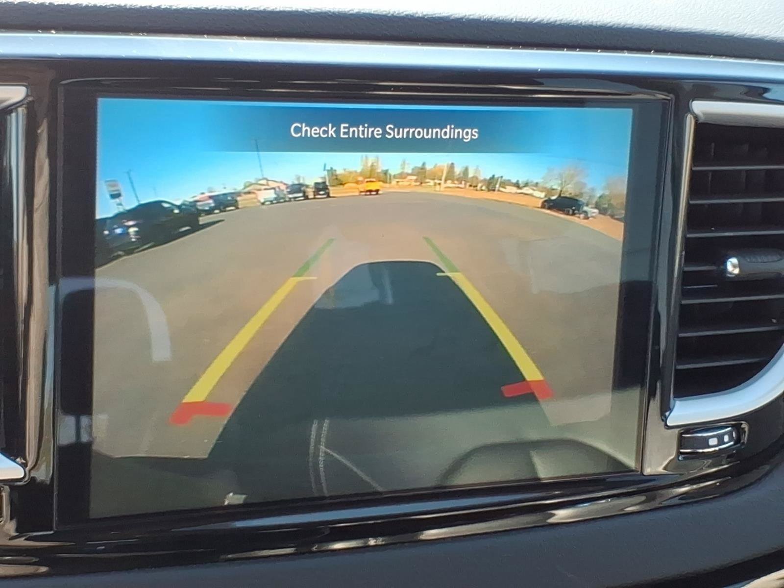Used 2023 Chrysler Pacifica Touring-L FWD image 16