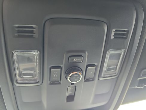 Used 2025 Chevrolet Tahoe High Country AWD/4WD image 34
