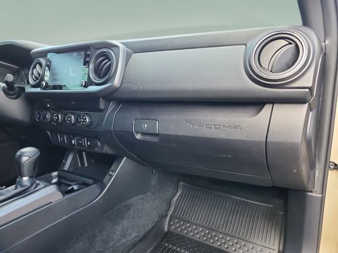 Used 2020 Toyota Tacoma TRD Off-Road AWD/4WD image 22
