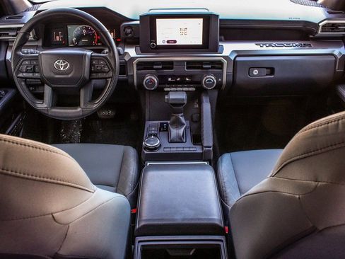 Used 2024 Toyota Tacoma SR5 AWD/4WD image 33