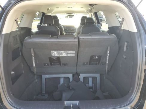 Used 2022 Kia Carnival LX w/ Paint Protection Package image 8