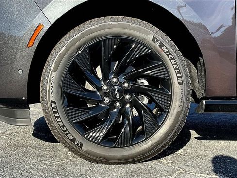 New 2025 Lincoln Navigator Reserve w/ Jet Appearance Package image 12