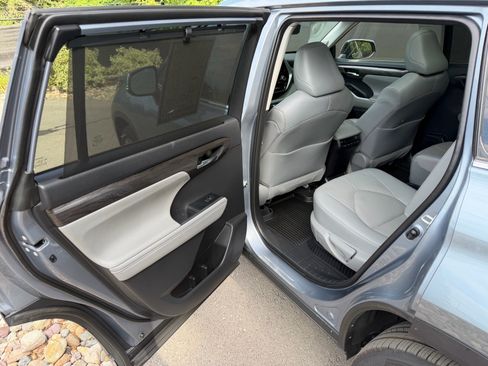 Used 2022 Toyota Highlander Platinum AWD/4WD image 19