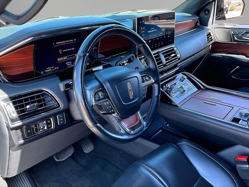 Used 2024 Lincoln Navigator Premiere image 17