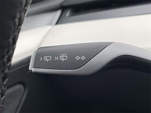 Used 2023 Tesla Model Y Long Range image 24