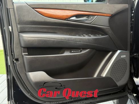 Used 2017 Cadillac Escalade Luxury RWD image 9
