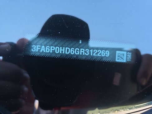 Used 2016 Ford Fusion SE w/ Equipment Group 202A FWD image 30