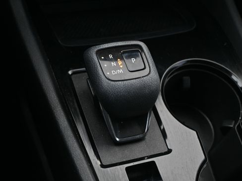 Used 2021 Nissan Rogue SV image 19