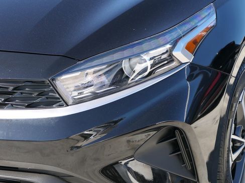 Used 2023 Kia Forte LXS image 9