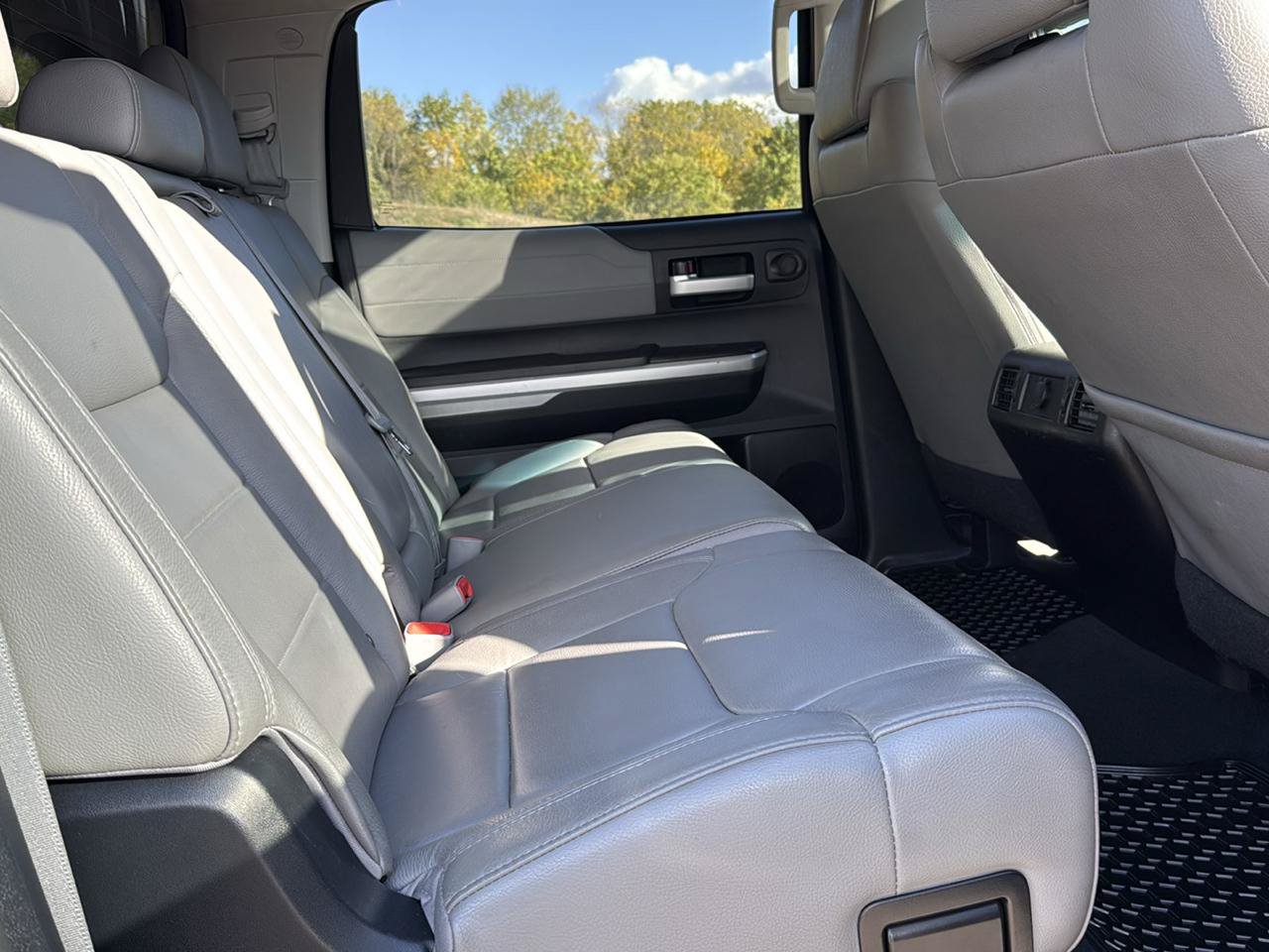 Used 2015 Toyota Tundra Limited AWD/4WD image 34