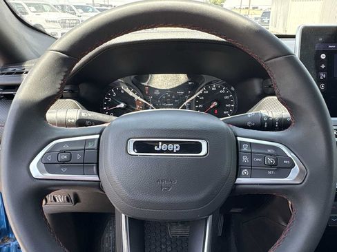 Used 2025 Jeep Compass Trailhawk AWD/4WD image 19