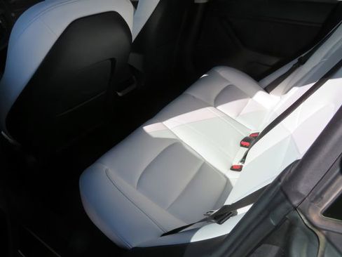 Used 2023 Tesla Model 3 Standard Range image 17