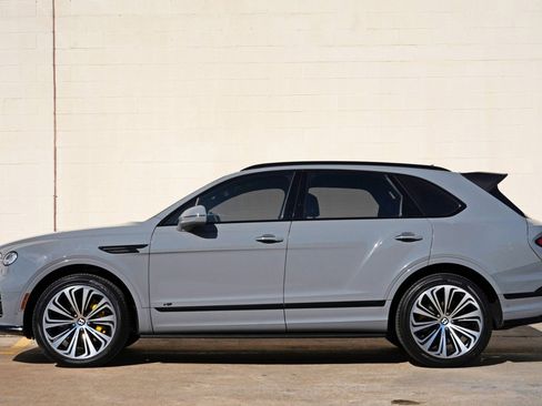 Used 2022 Bentley Bentayga AWD/4WD image 9