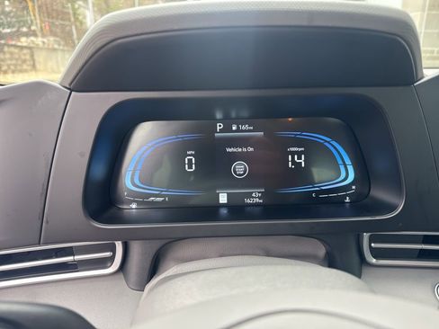 Used 2025 Hyundai Elantra Sport image 15