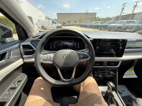 New 2026 Volkswagen Taos SEL AWD/4WD image 10