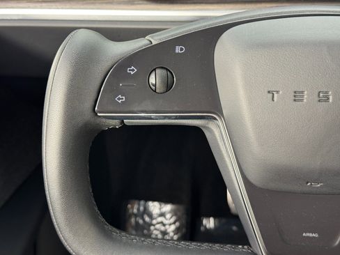 Used 2022 Tesla Model X image 18