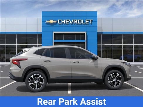 New 2026 Chevrolet Trax RS w/ Sunroof Package FWD image 6