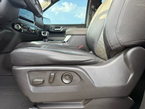 Used 2022 Chevrolet Silverado 1500 ZR2 w/ Technology Package AWD/4WD image 9
