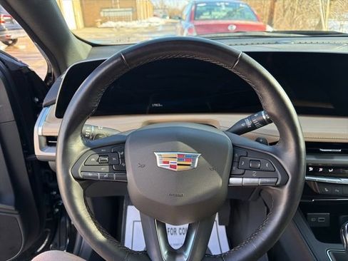 Certified 2024 Cadillac XT4 Luxury w/ Cold Weather Package image 9