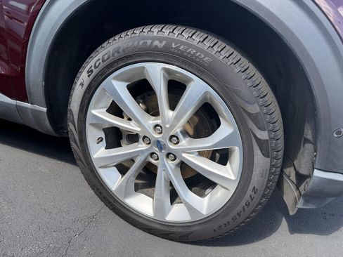 Used 2022 Ford Explorer Platinum w/ Equipment Group 601A AWD/4WD image 7