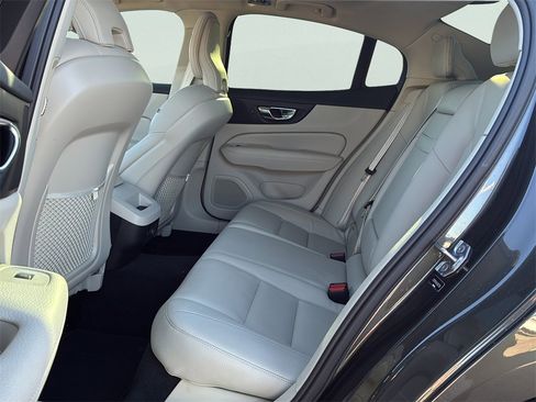 Used 2020 Volvo S60 T5 Momentum image 22