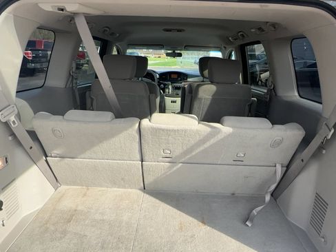 Used 2011 Nissan Quest SV FWD image 12