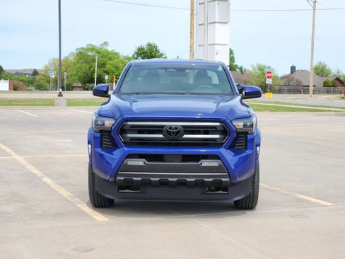 Used 2025 Toyota Tacoma SR5 image 6