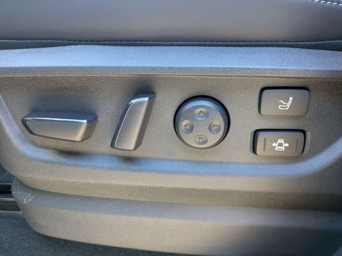 New 2025 INFINITI QX80 Sensory image 22