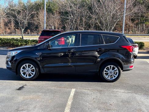 Used 2019 Ford Escape SE image 4