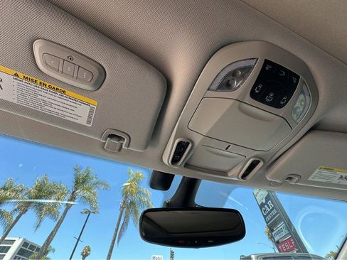 Used 2022 Chrysler Pacifica Limited image 25