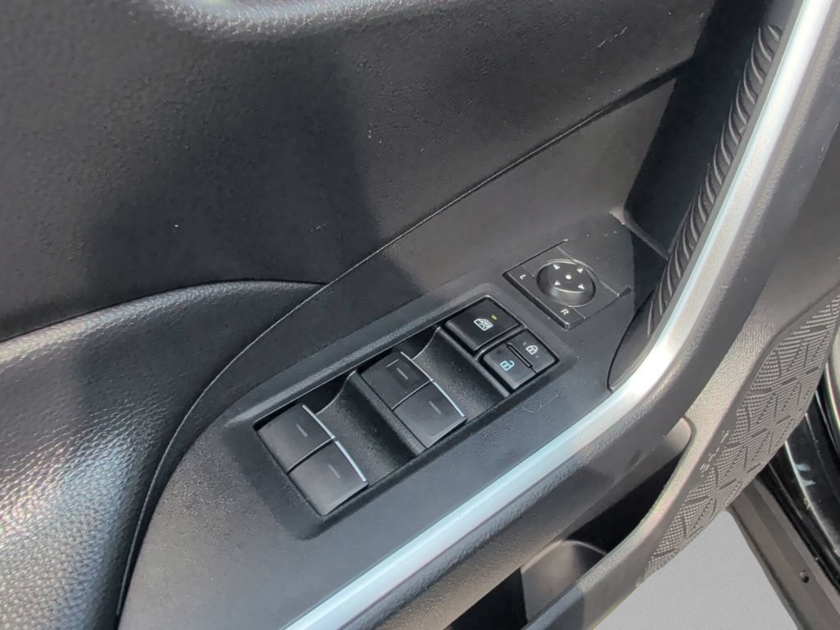 Used 2024 Toyota RAV4 XLE FWD image 16