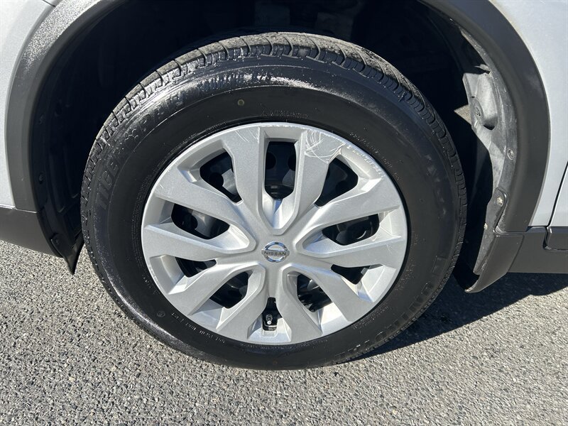 Used 2016 Nissan Rogue S AWD/4WD image 7
