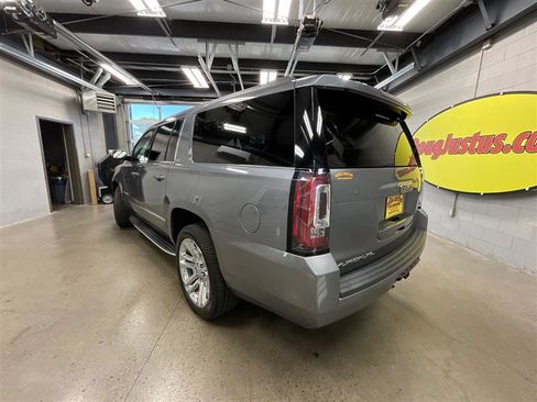 Used 2018 GMC Yukon XL SLT w/ Premium Edition AWD/4WD image 3