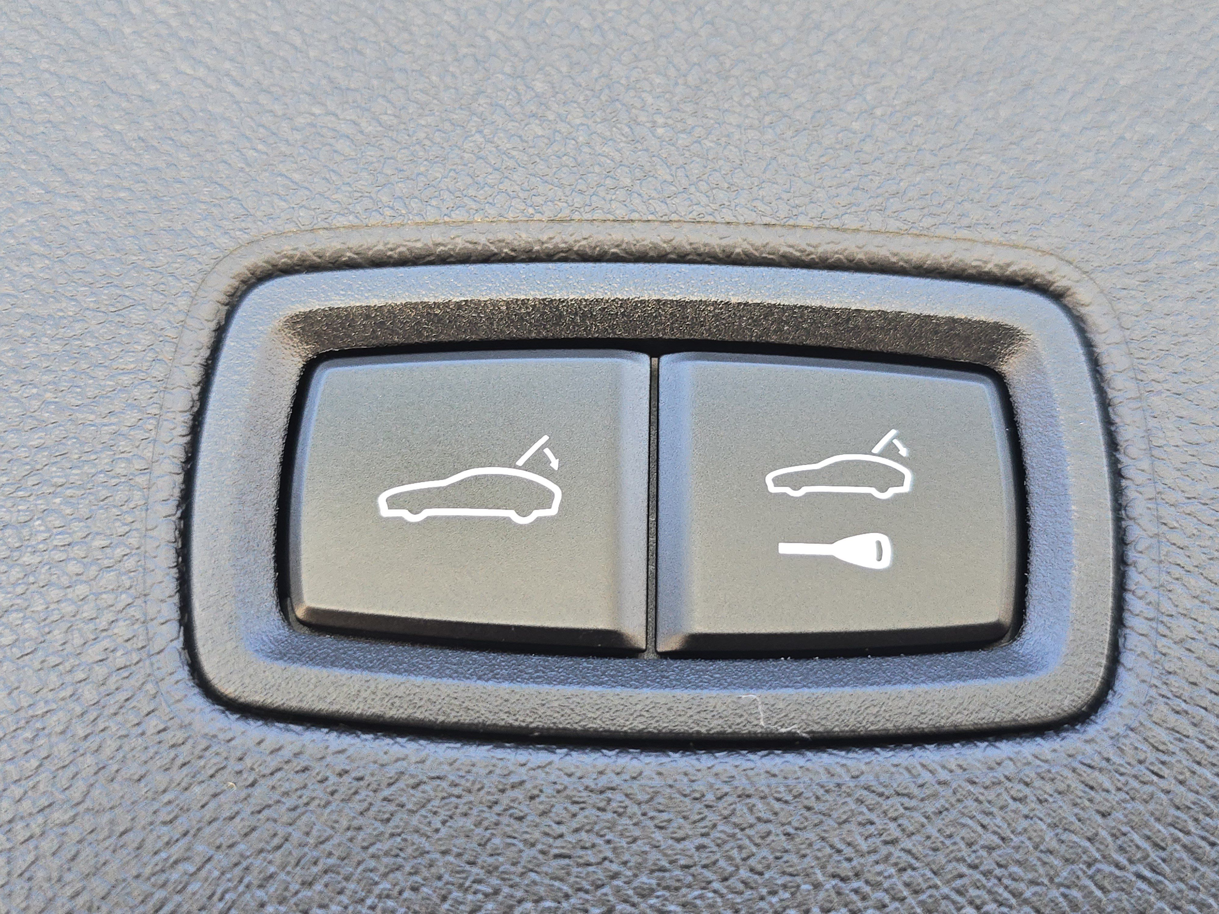 Certified 2025 Porsche Cayenne AWD/4WD image 29