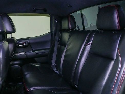 Used 2018 Toyota Tacoma TRD Sport w/ Technology Package image 24