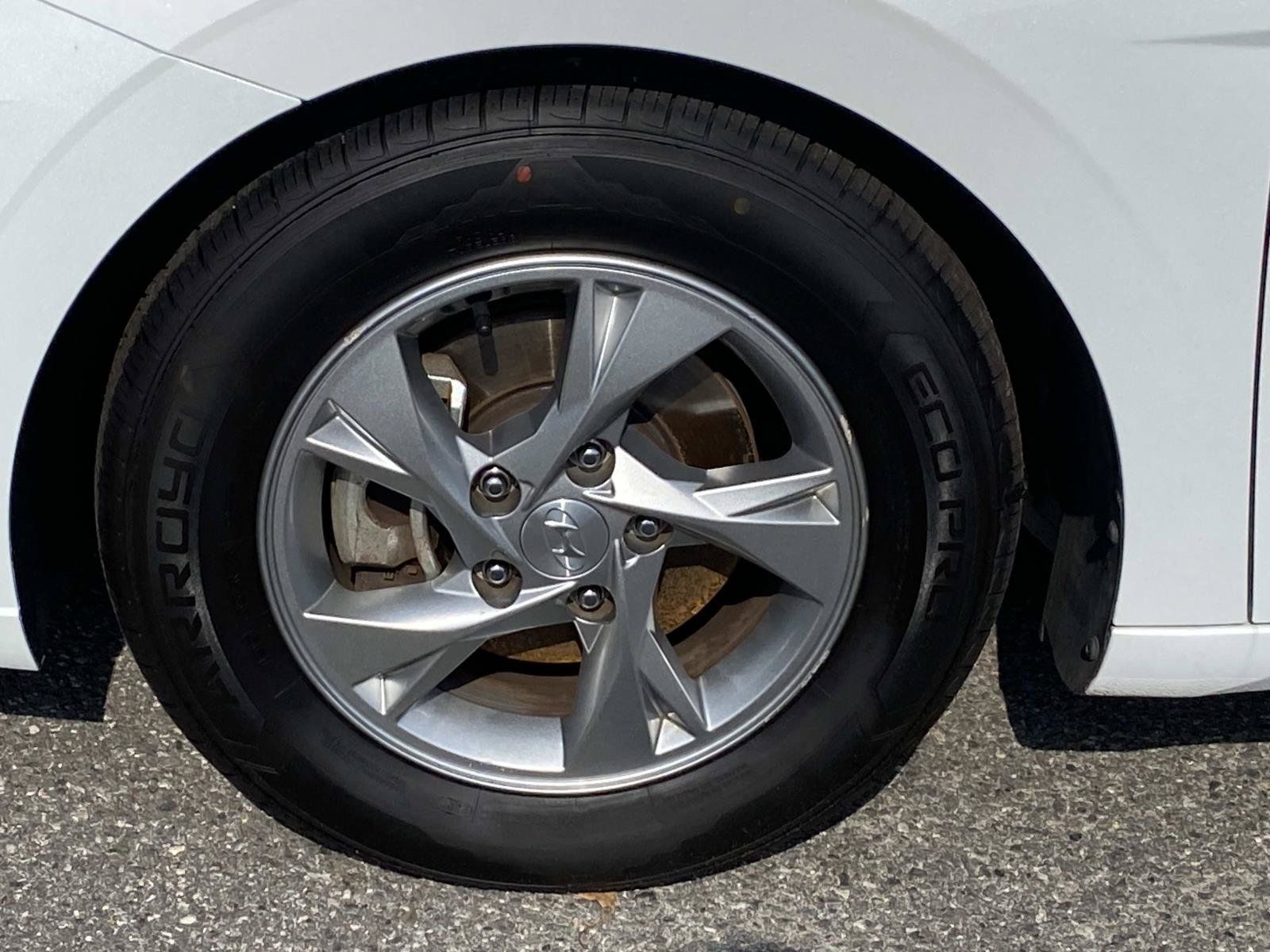 Used 2021 Hyundai Elantra SE FWD image 23