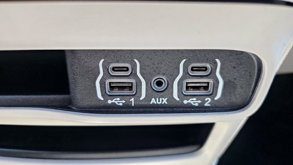 Used 2023 Chrysler Pacifica Touring-L FWD image 38