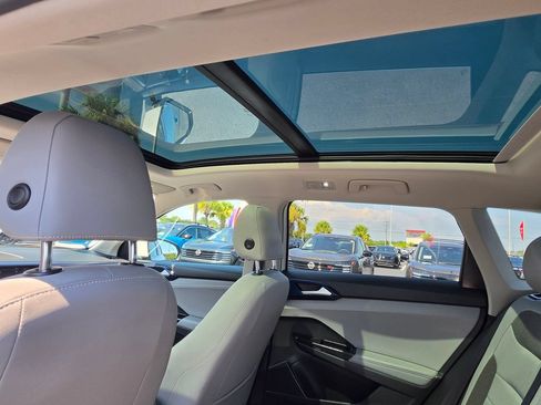 Used 2024 Volkswagen Taos SE w/ Panoramic Sunroof Package FWD image 13