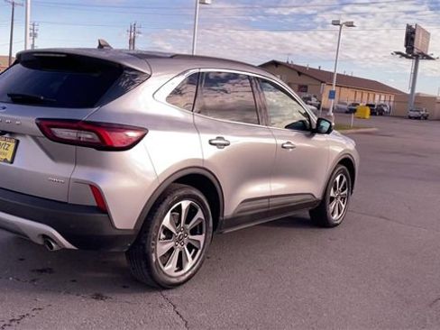 Used 2024 Ford Escape Platinum image 9