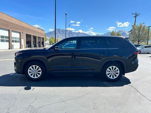 Used 2026 Toyota Grand Highlander XLE image 2