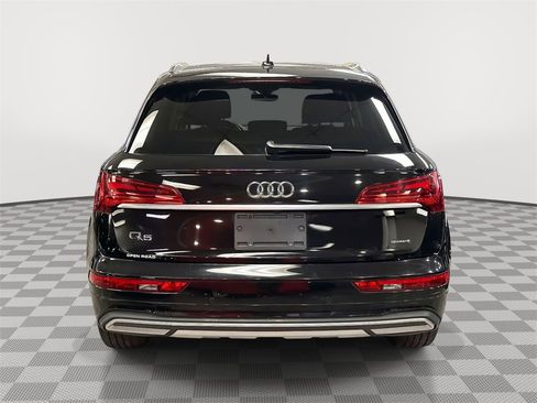 Used 2023 Audi Q5 2.0T Premium w/ Convenience Package image 3