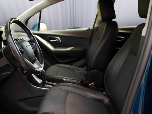 Used 2019 Chevrolet Trax LT w/ Driver Confidence Package AWD/4WD image 2
